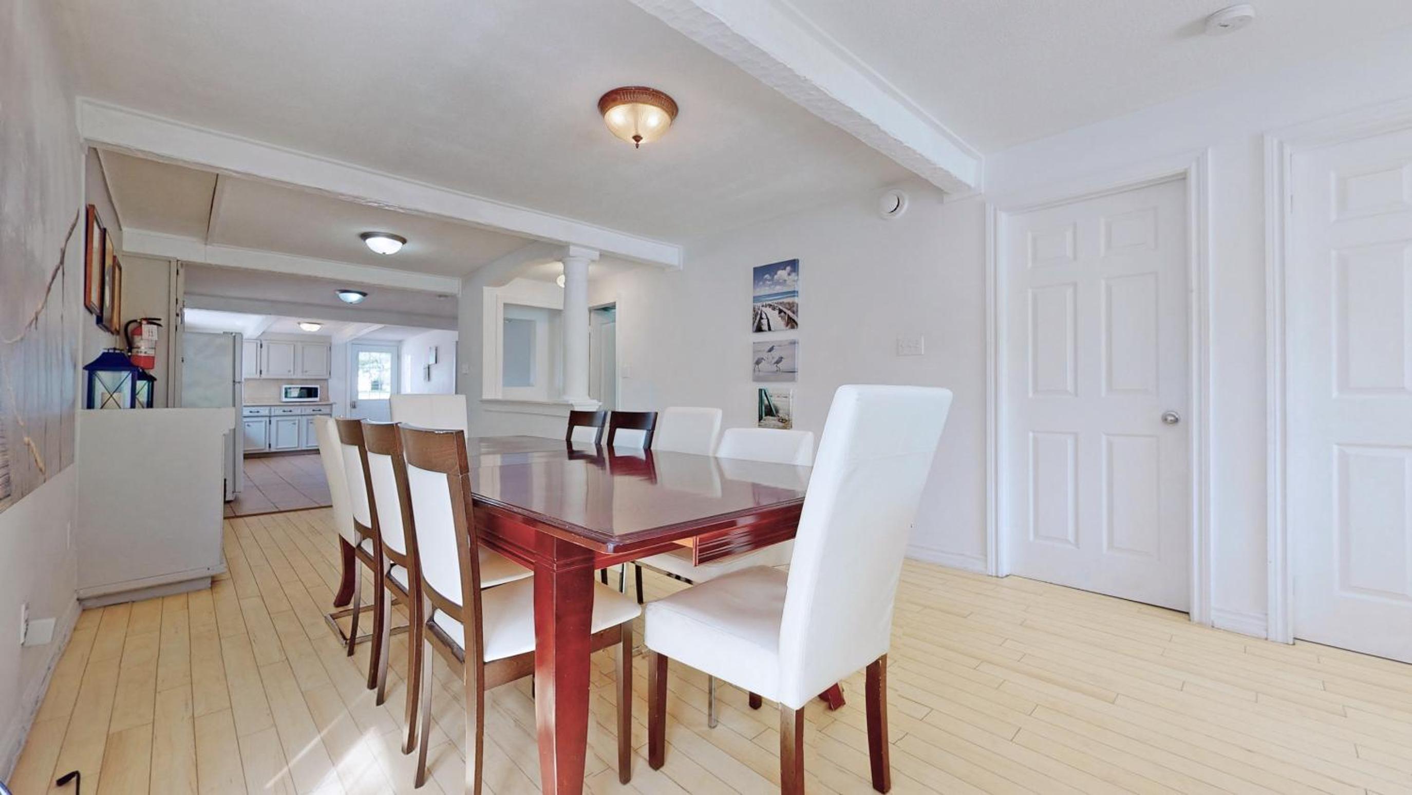 Main Beach River Retreat - Wasaga Beach 1 - Main Strip - 95 Mosley St