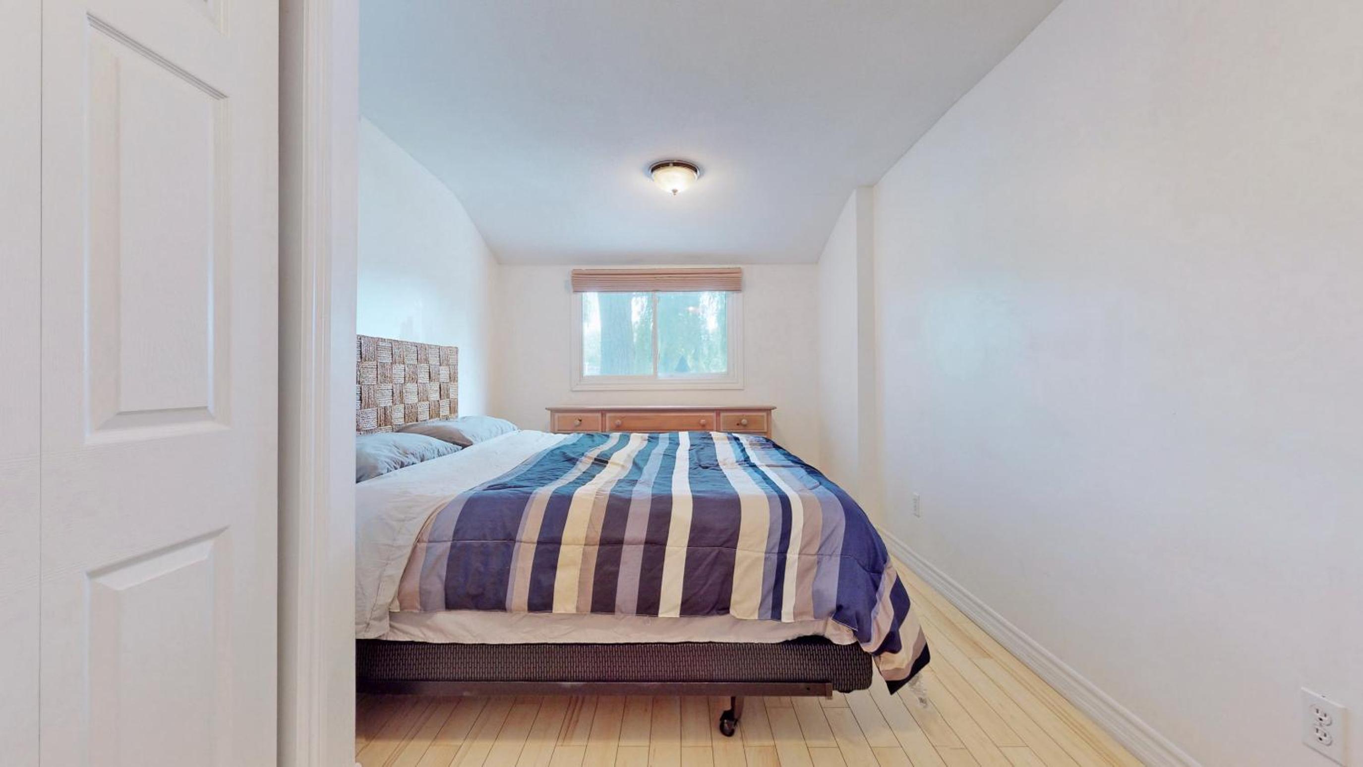 Main Beach River Retreat - Wasaga Beach 1 - Main Strip - 95 Mosley St