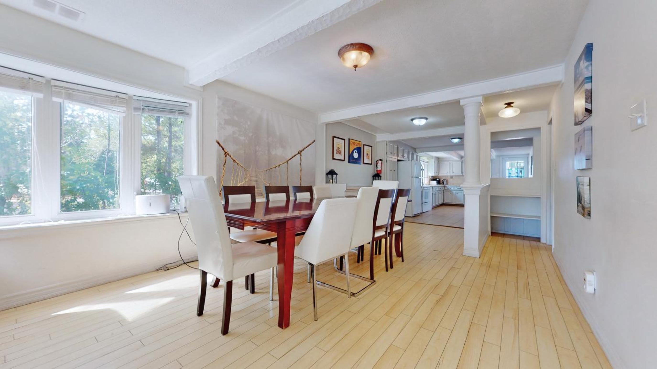 Main Beach River Retreat - Wasaga Beach 1 - Main Strip - 95 Mosley St