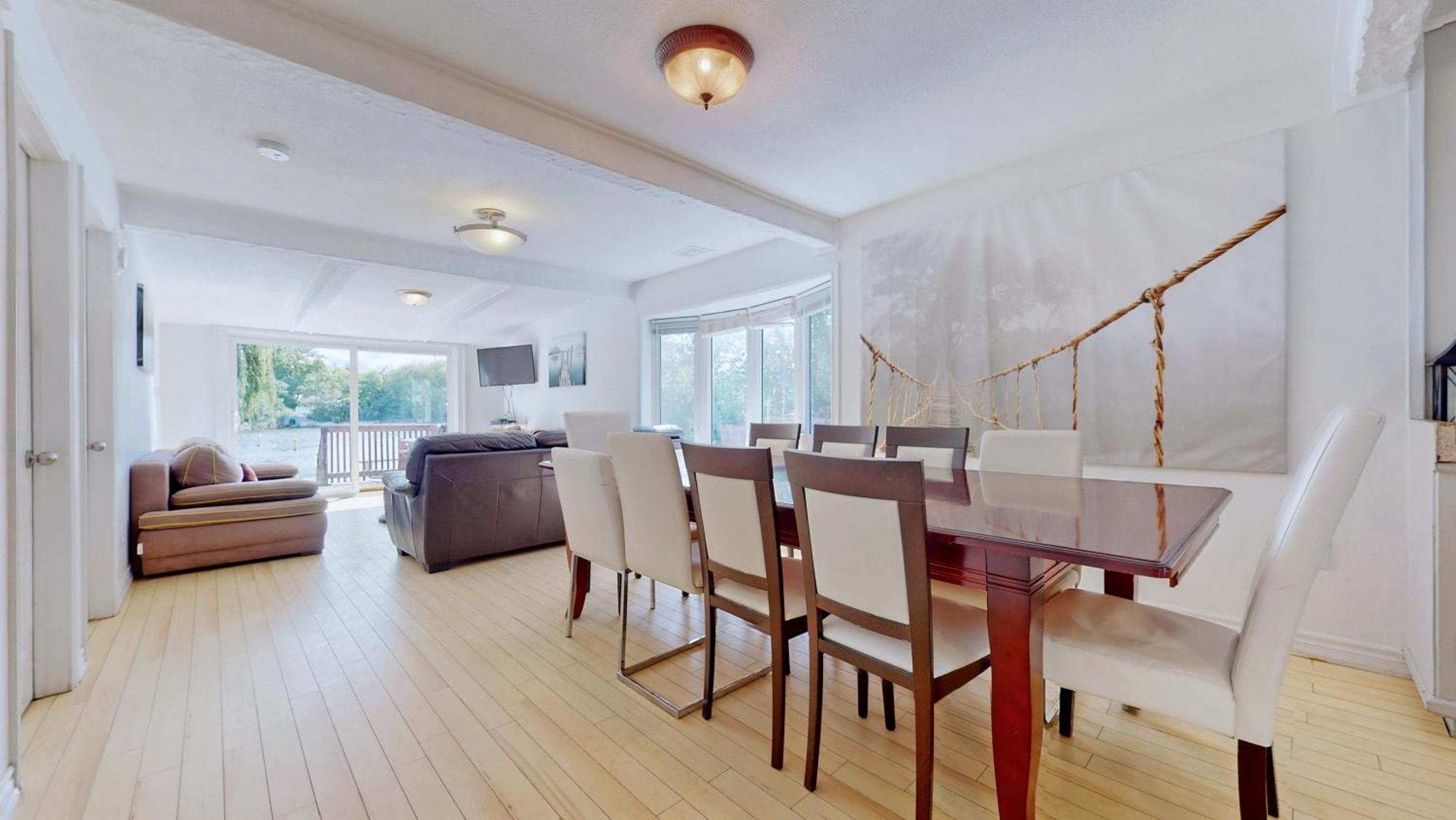 Main Beach River Retreat - Wasaga Beach 1 - Main Strip - 95 Mosley St