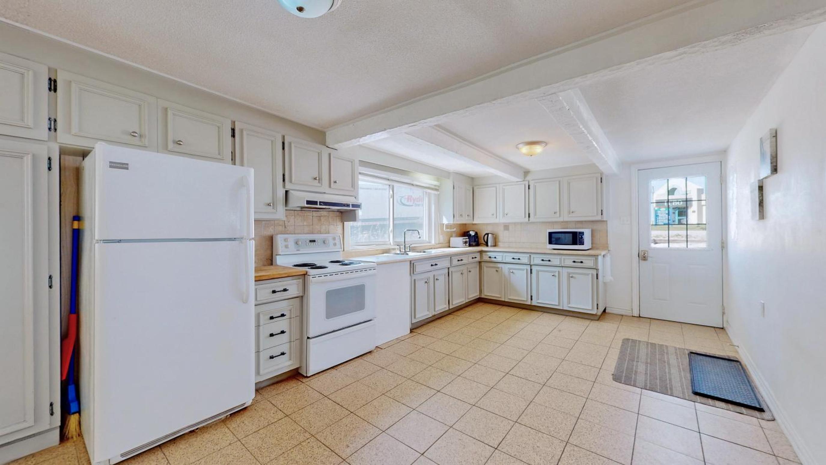 Main Beach River Retreat - Wasaga Beach 1 - Main Strip - 95 Mosley St