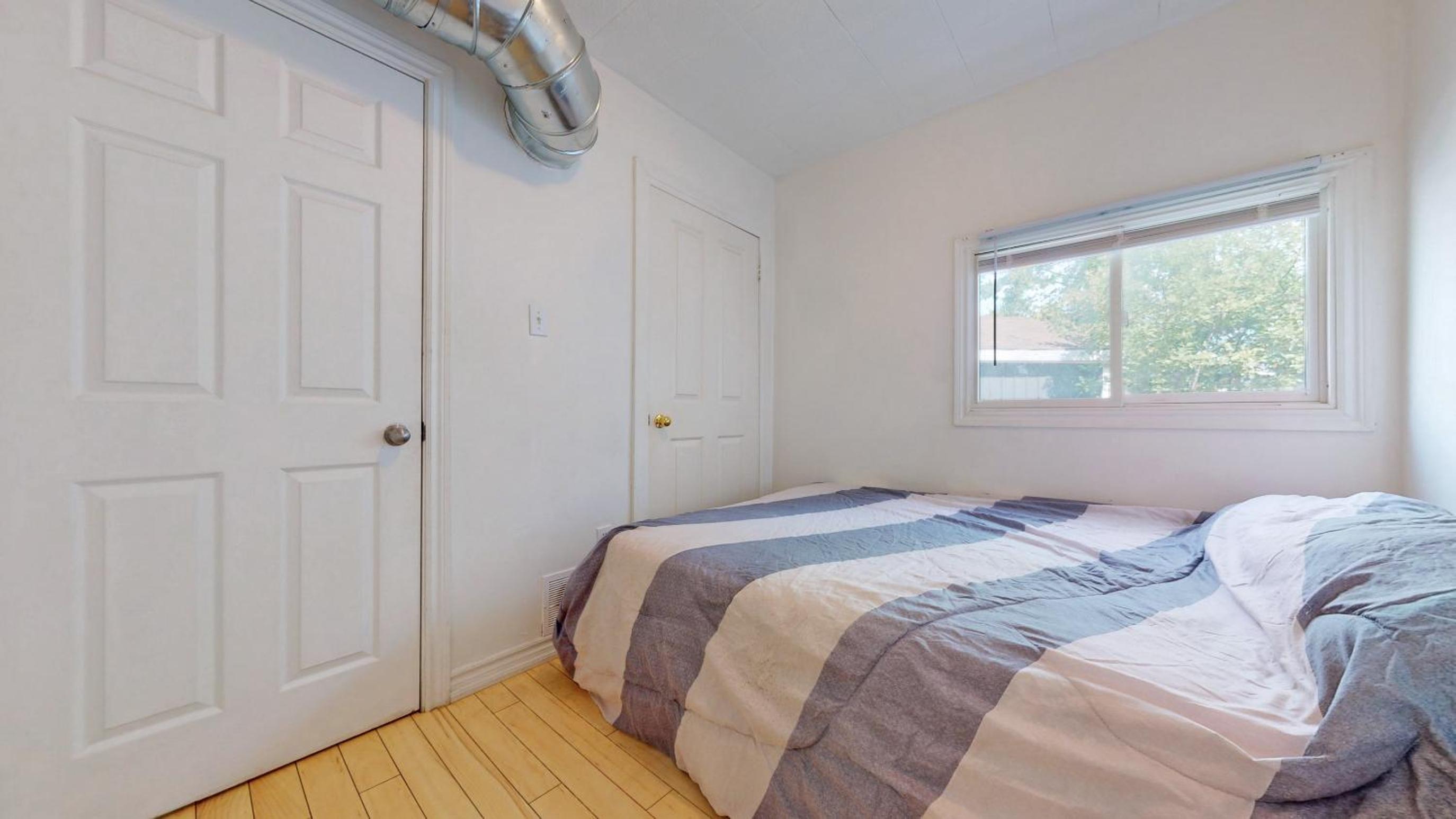 Main Beach River Retreat - Wasaga Beach 1 - Main Strip - 95 Mosley St