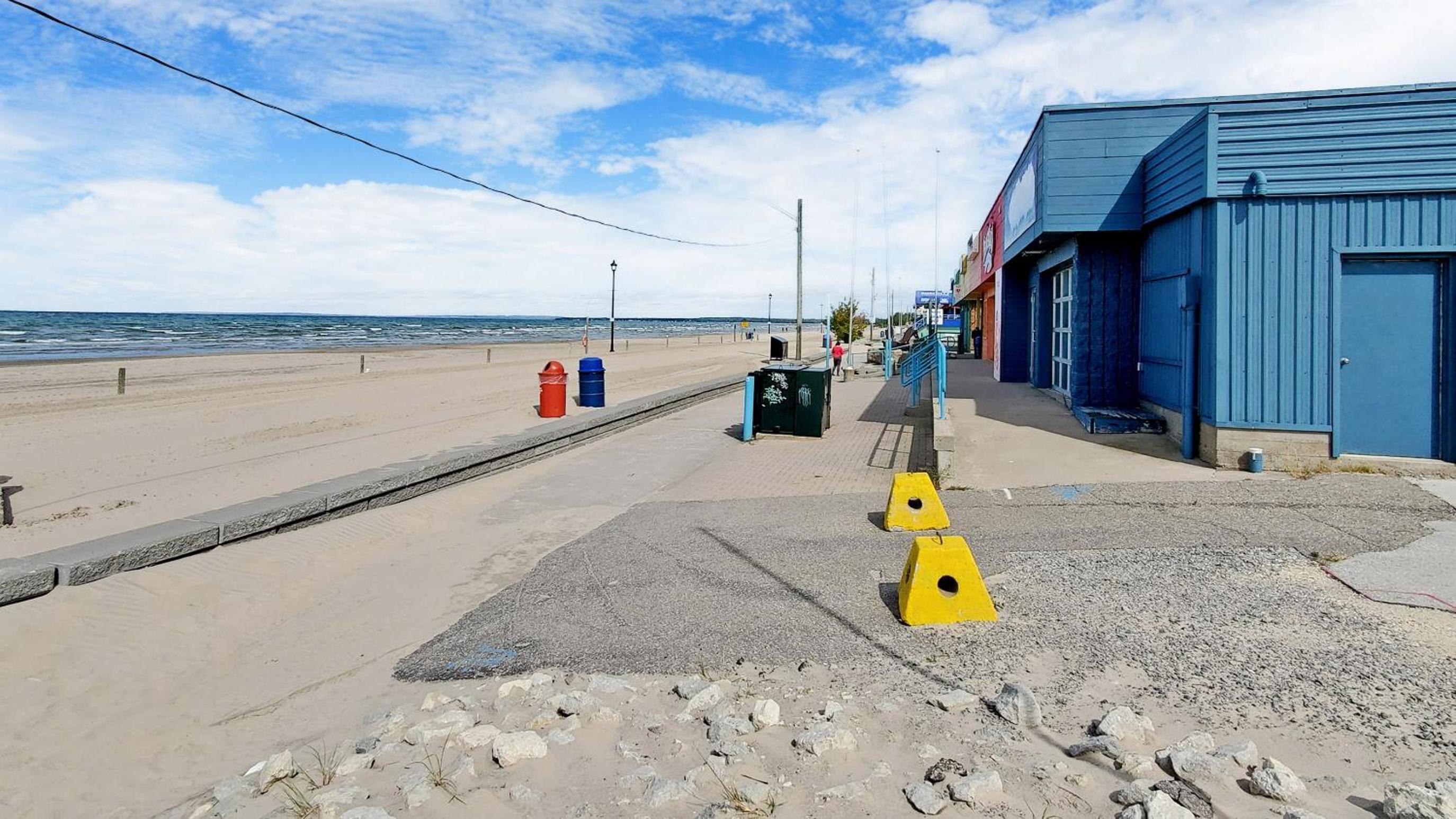 Main Beach River Retreat - Wasaga Beach 1 - Main Strip - 95 Mosley St