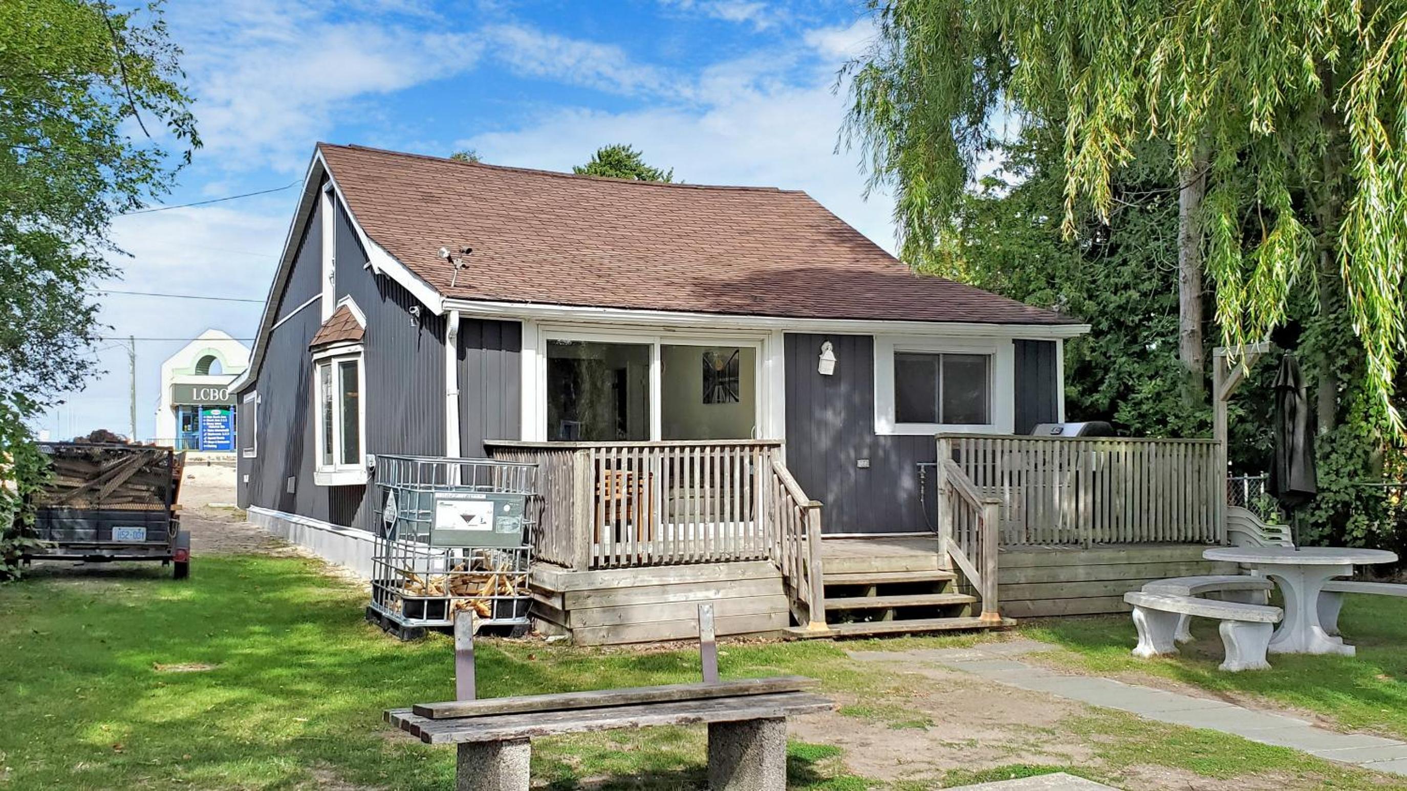 Main Beach River Retreat - Wasaga Beach 1 - Main Strip - 95 Mosley St