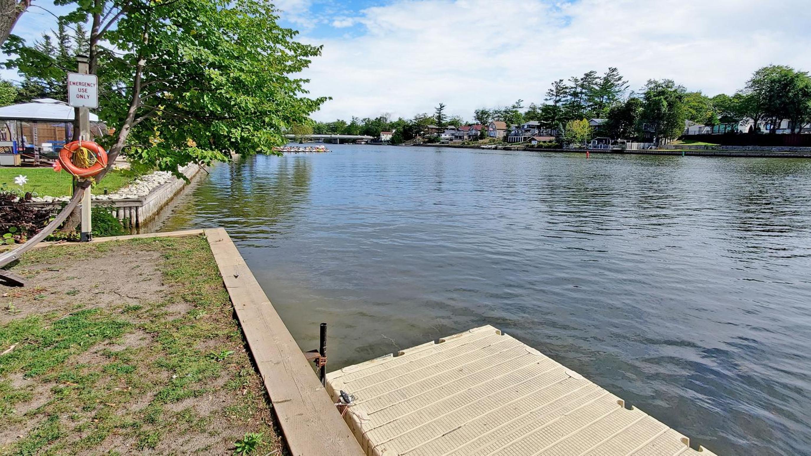 Main Beach River Retreat - Wasaga Beach 1 - Main Strip - 95 Mosley St