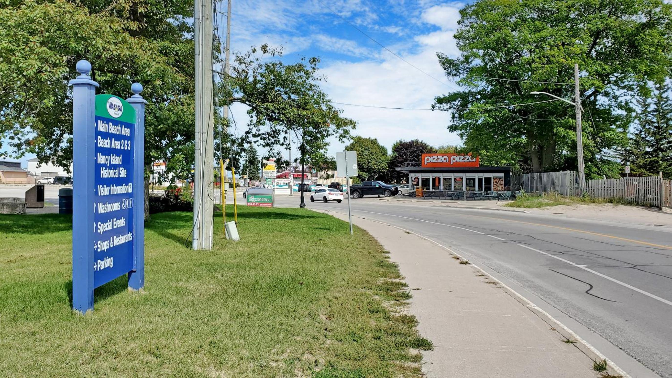 Main Beach River Retreat - Wasaga Beach 1 - Main Strip - 95 Mosley St