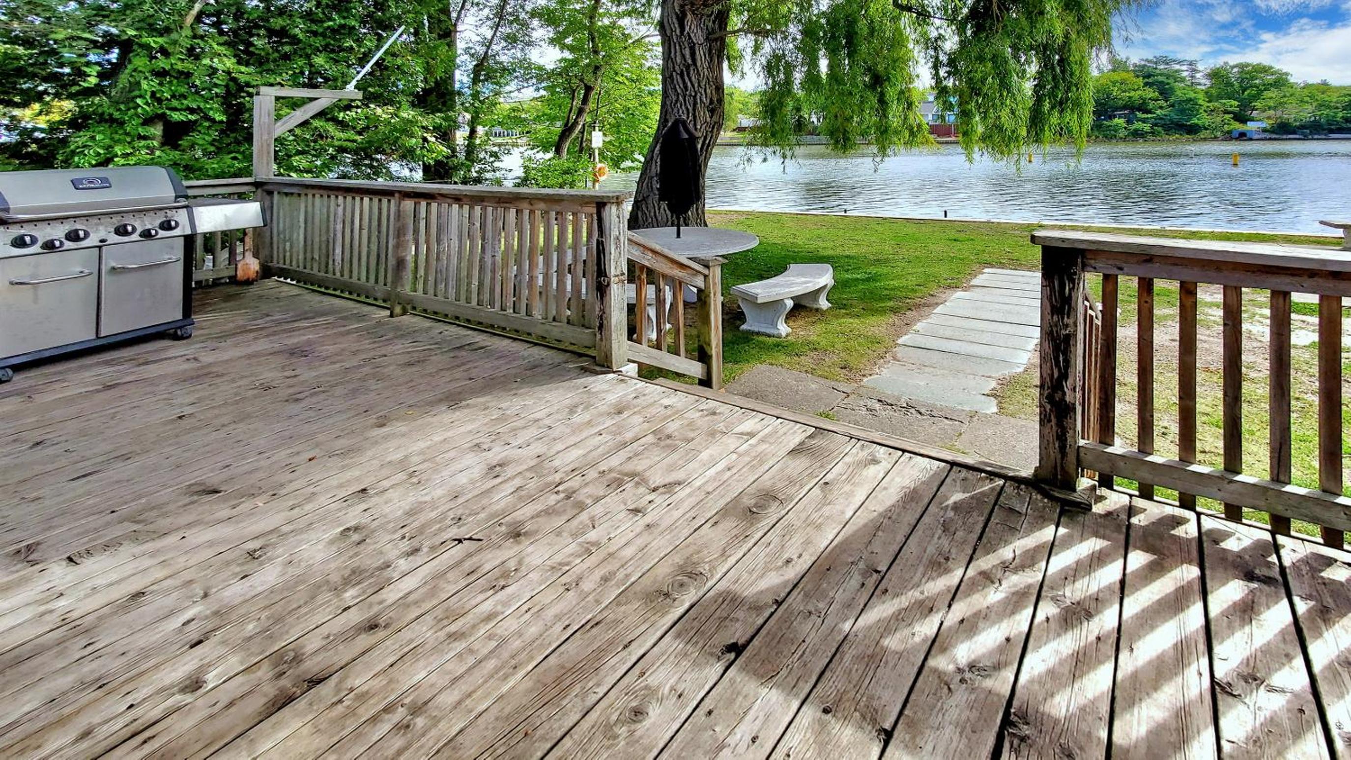 Main Beach River Retreat - Wasaga Beach 1 - Main Strip - 95 Mosley St