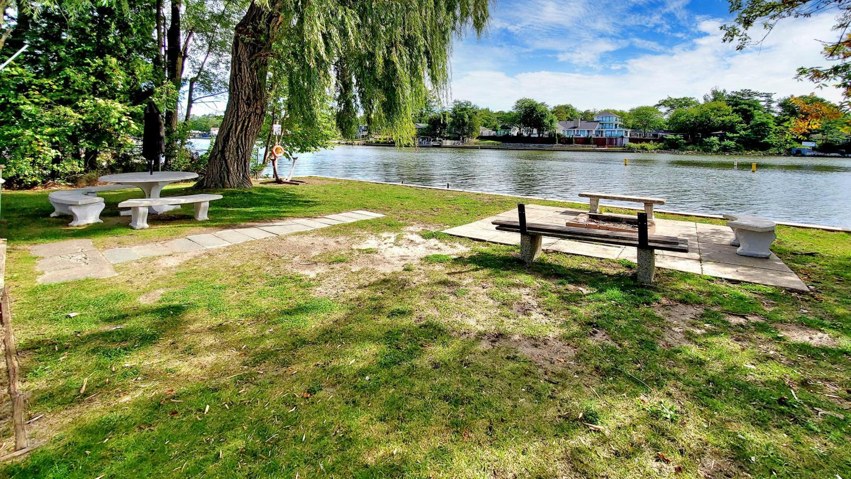 Main Beach River Retreat - Wasaga Beach 1 - Main Strip - 95 Mosley St