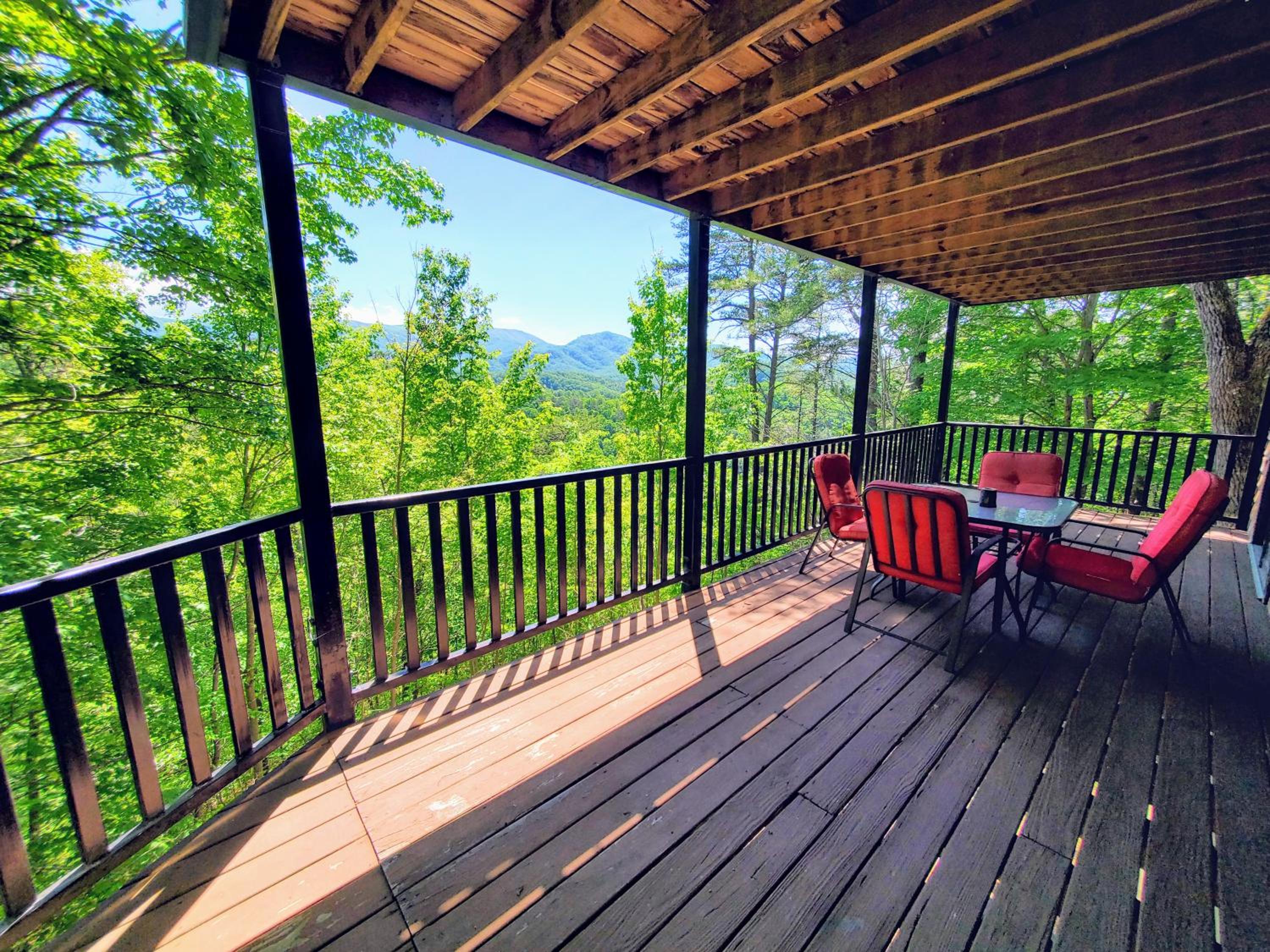 Last-Minute Discount! FREE Tickets-Mountain Ridge 2 King Bedrooms, Hot Tub, Mountain Views