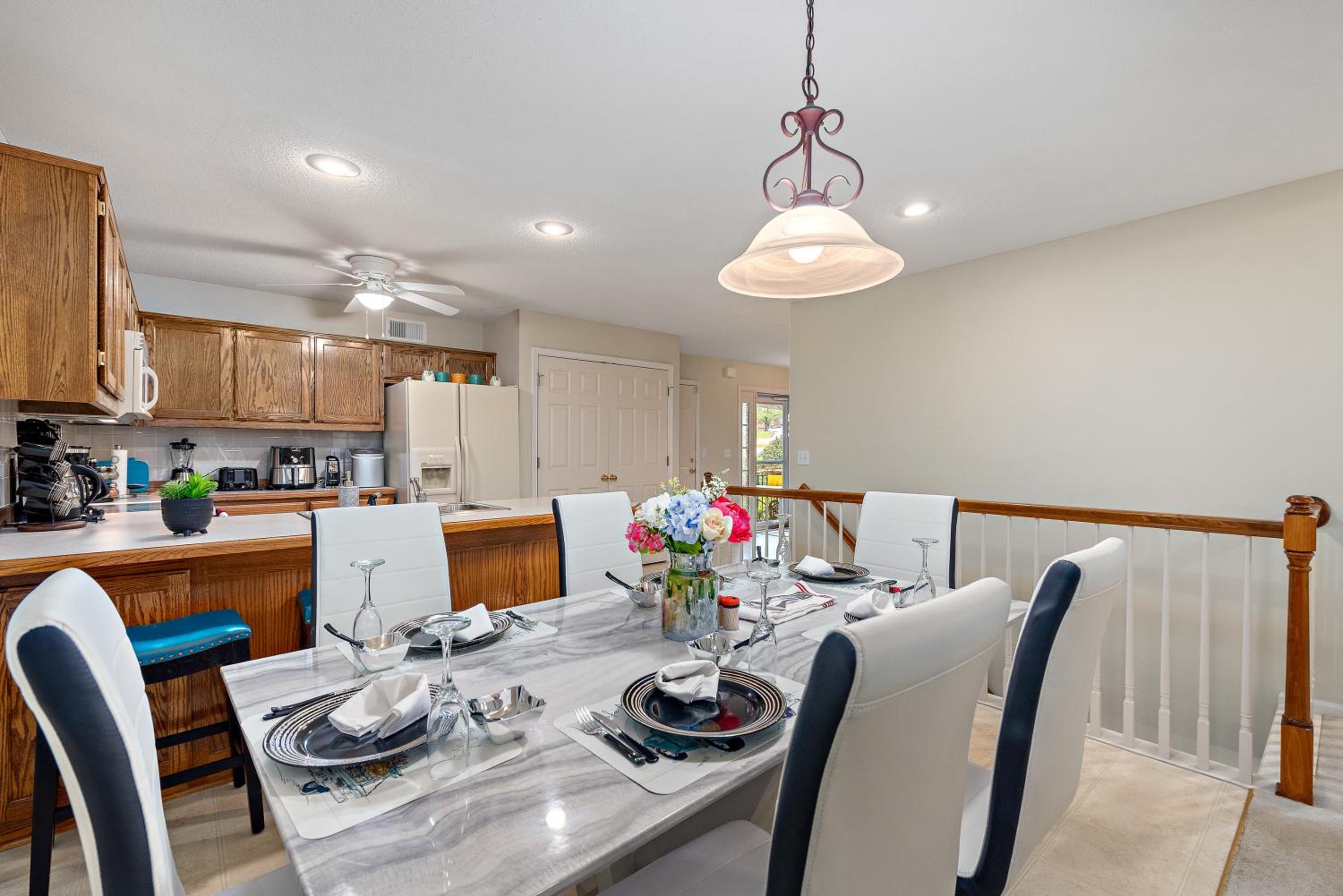 Kansas City Vacations - Beautiful Townhome, 11 minutes to Downtown, KCMO. - Property Image 32