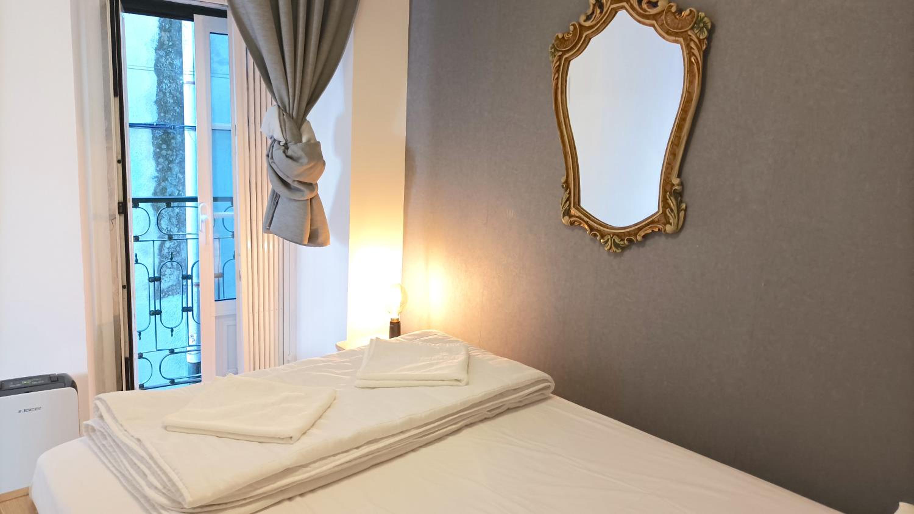 1 Bedroom Apartment - Tv da Madalena 01