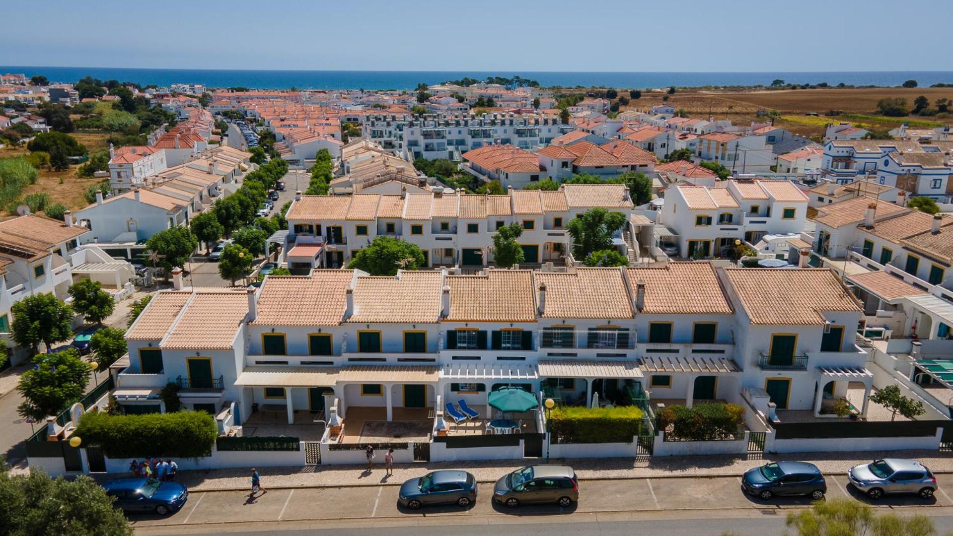Wonderful Algarvinian Home by LovelyStay