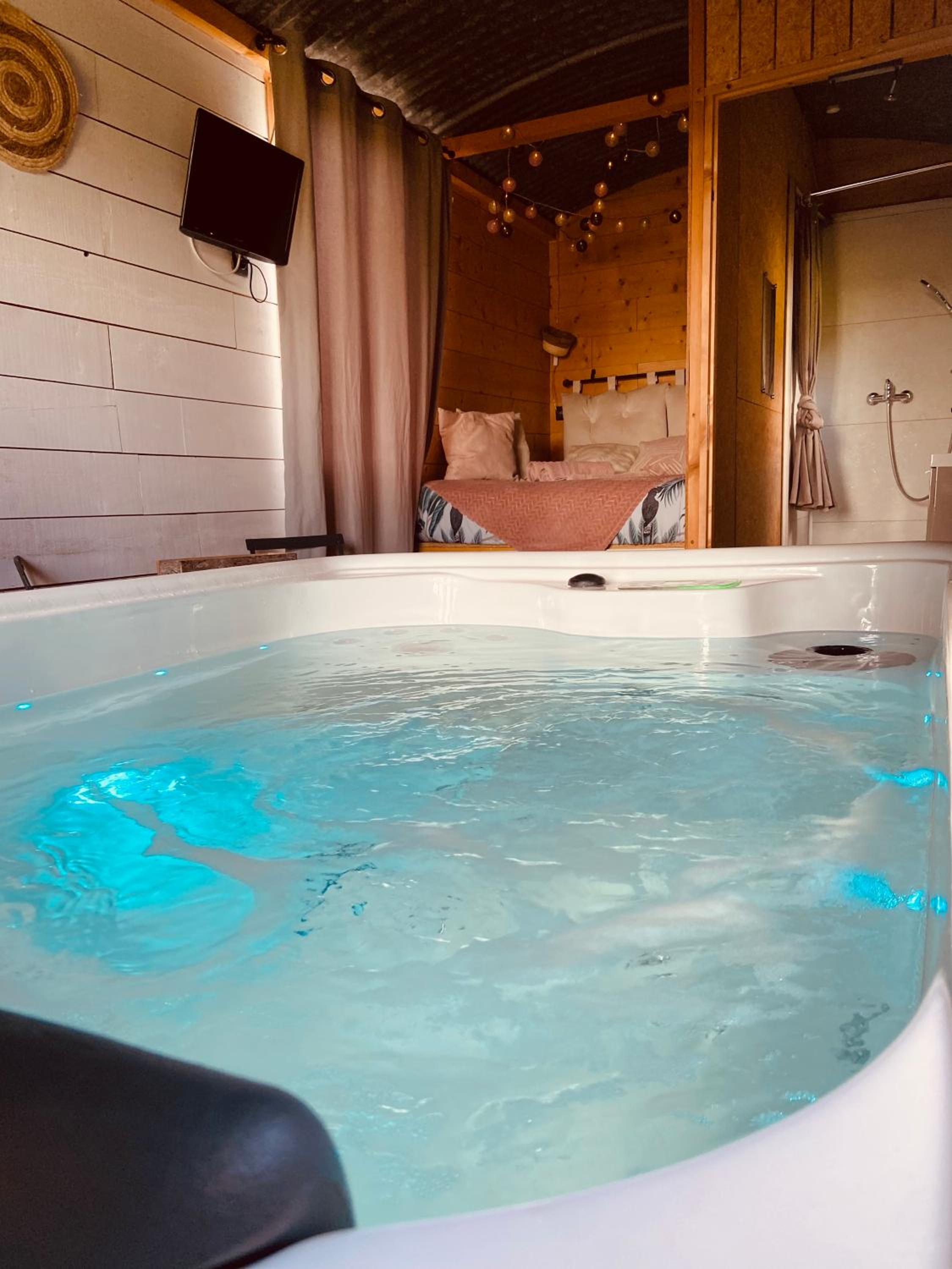 Chambre avec spa privé view 3