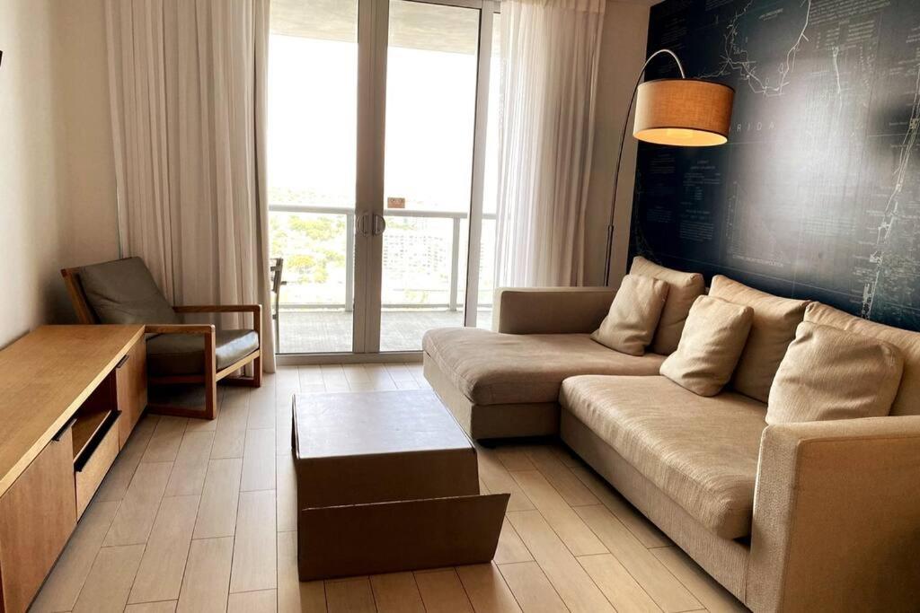 Elegant Miami Beach Apt Ocean Views, Full Kitchen & Style view 4