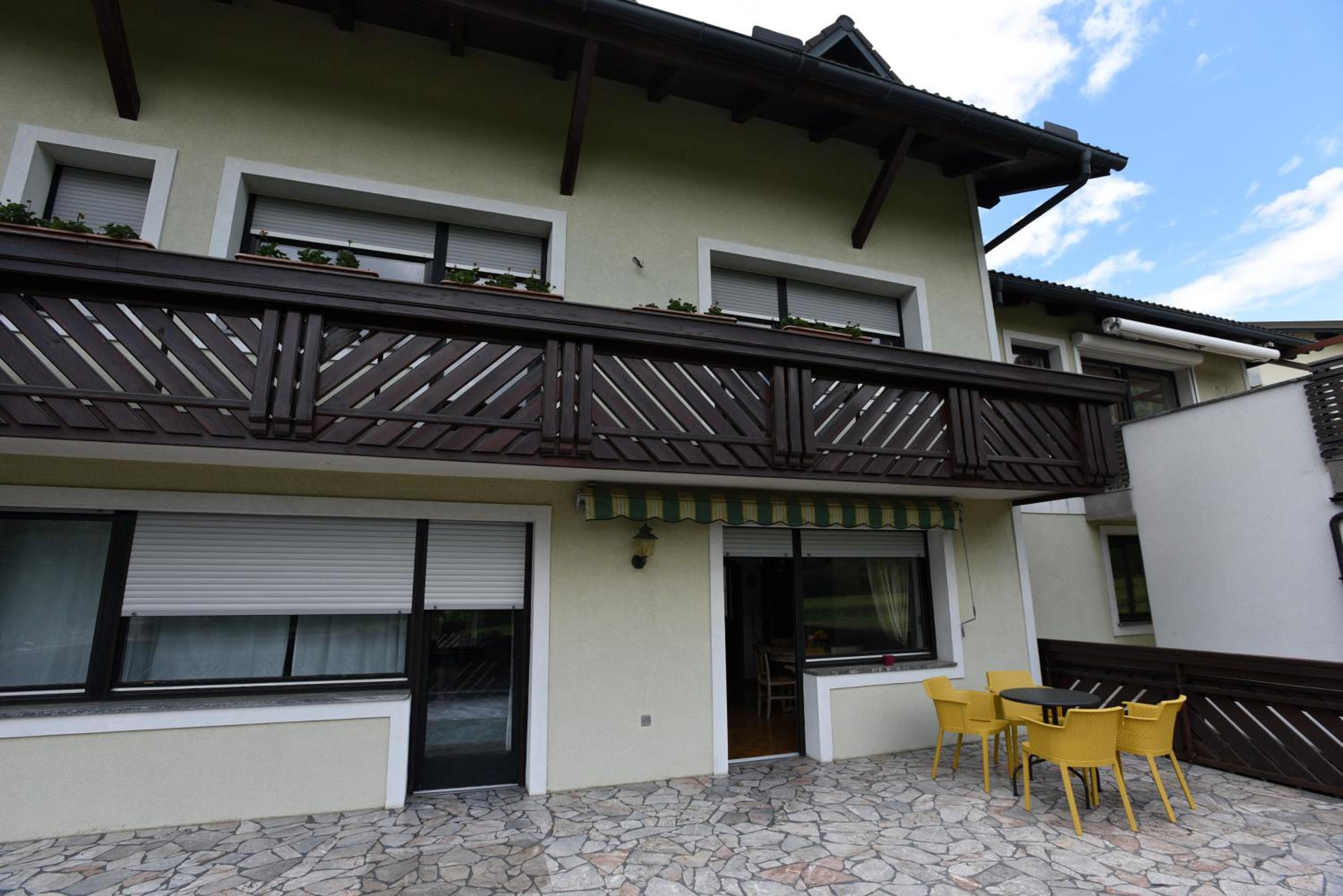 LakeView Apartment