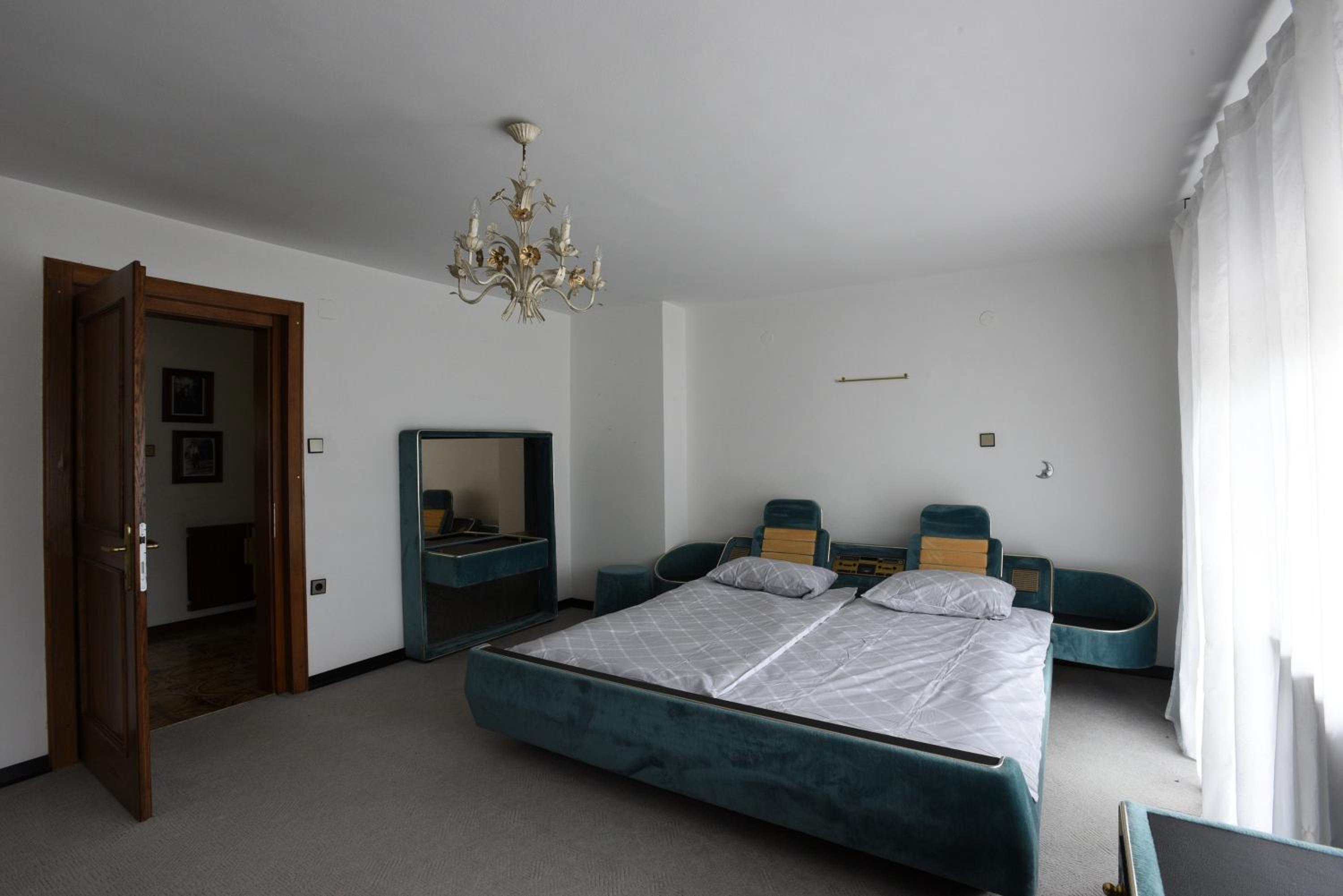 LakeView Apartment