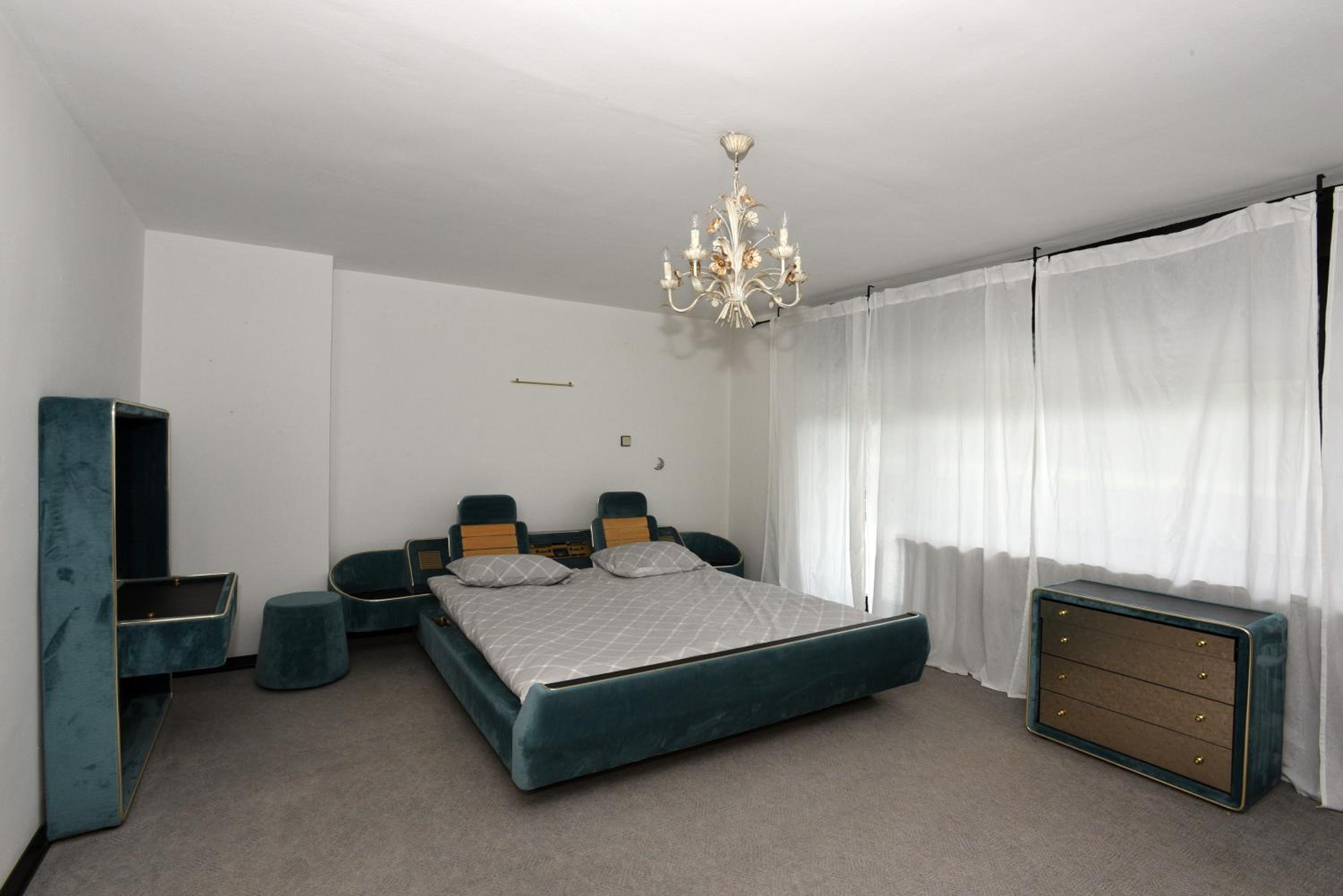 LakeView Apartment