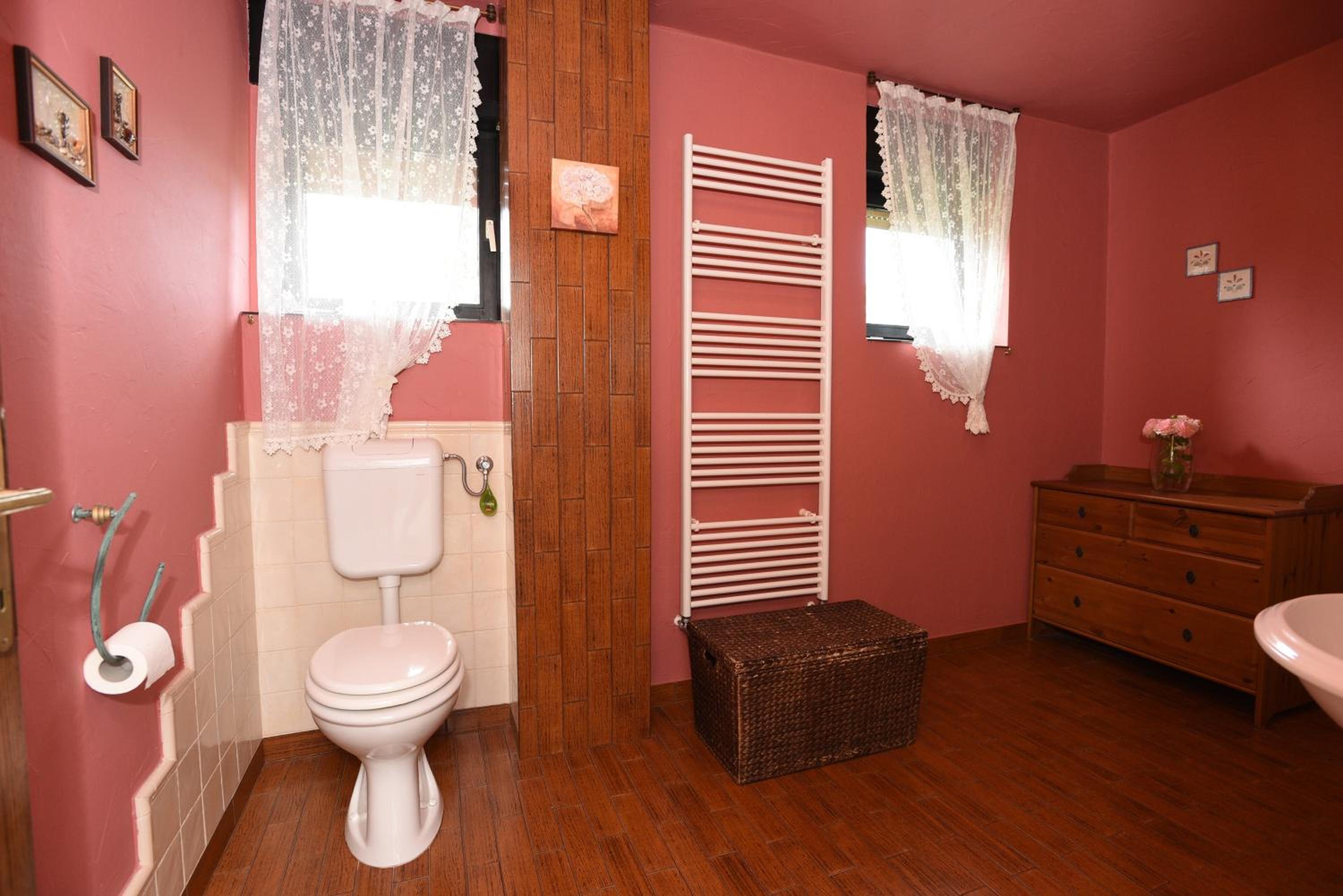 LakeView Apartment