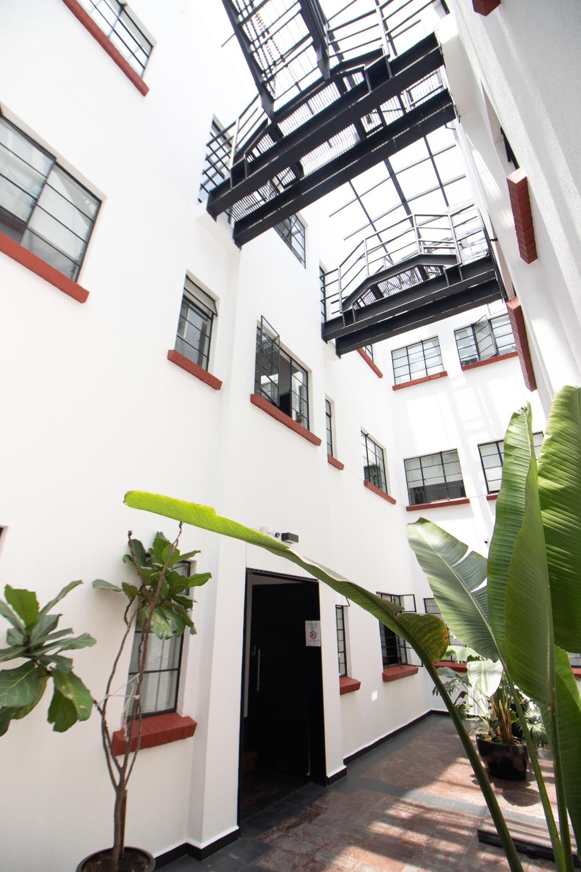 LA CONDESA: BEAUTIFUL DESIGNED STUDIO view 3