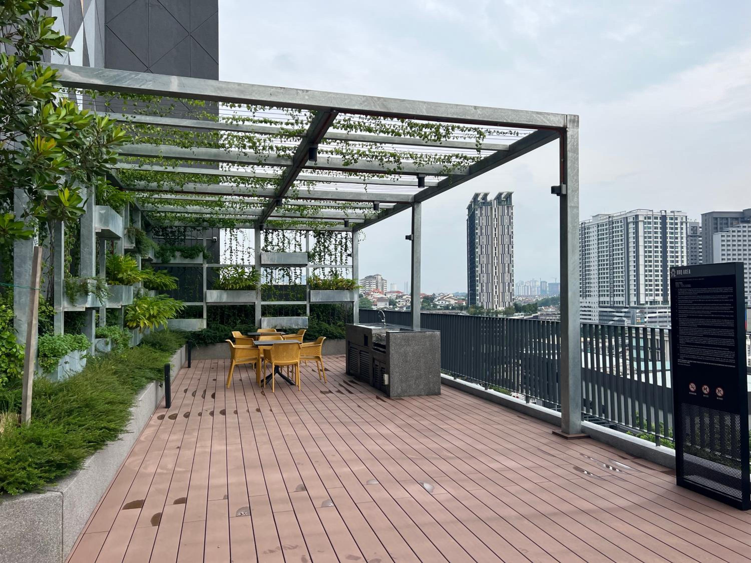 Millerz Square 3 bedroom near Old klang road Mid valley Beautiful night view