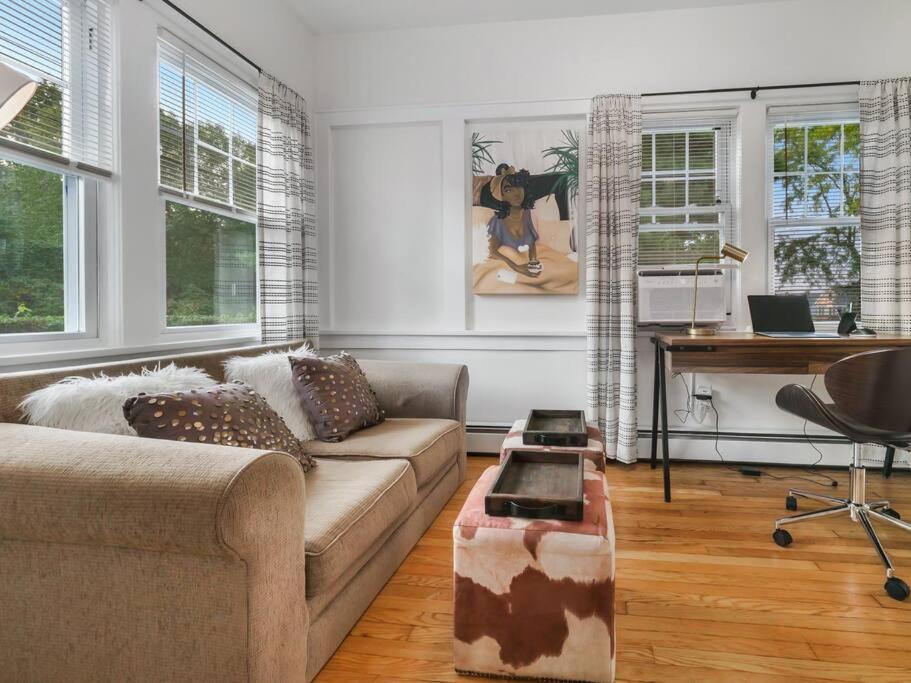 Newburgh Vacations - MidCentury Mod Suite, Hudson River/Mt Beacon Views - Property Image 18