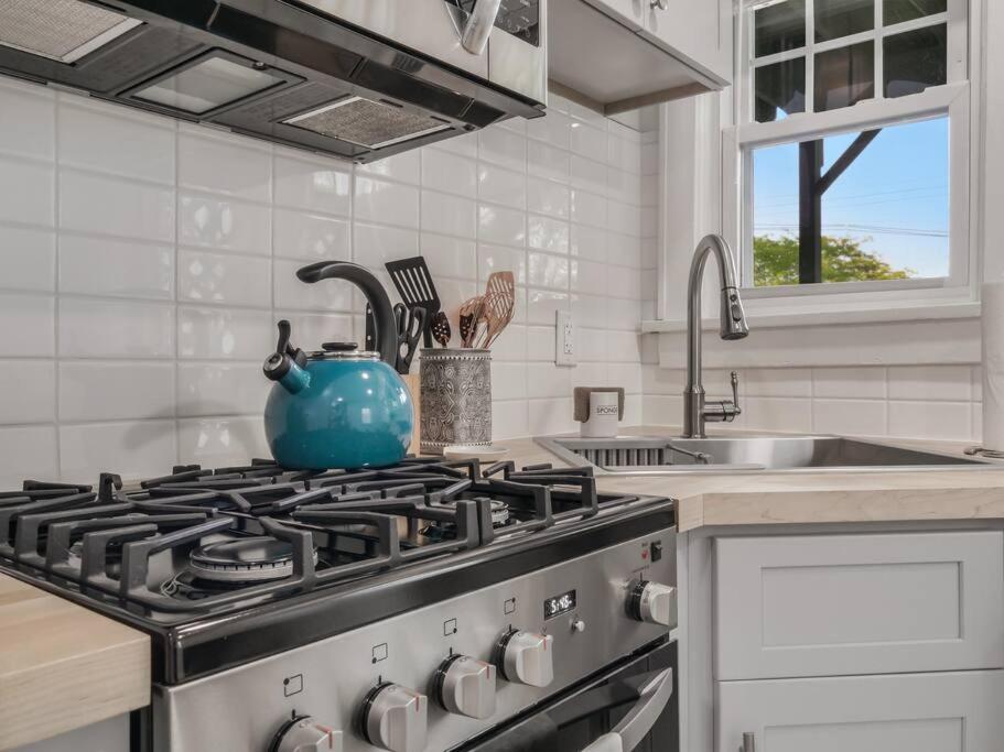 Newburgh Vacations - MidCentury Mod Suite, Hudson River/Mt Beacon Views - Property Image 19