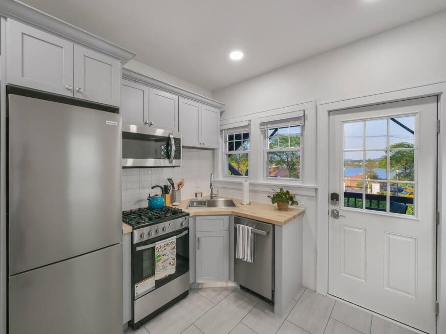 Newburgh Vacations - MidCentury Mod Suite, Hudson River/Mt Beacon Views - Property Image 27