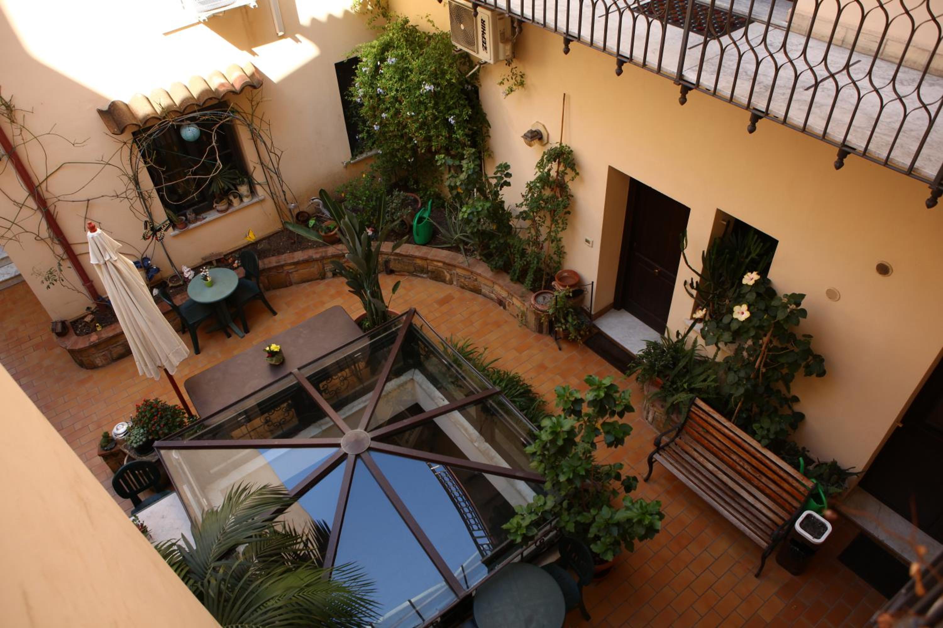 Art Lincoln en Palermo — balance & terrace