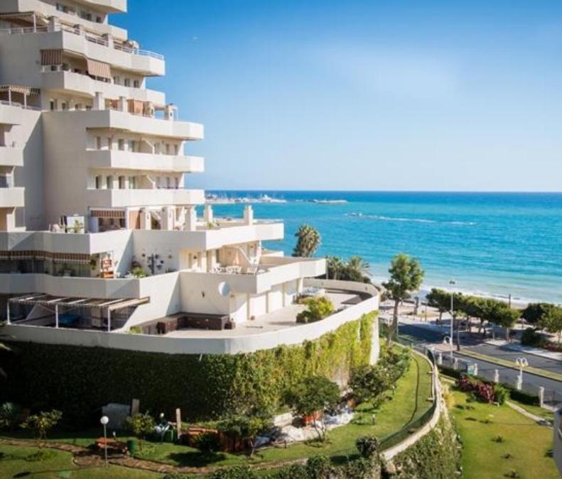 EL ESTUDIO DE LA PLAYA Sunny Holidays Benalbeach