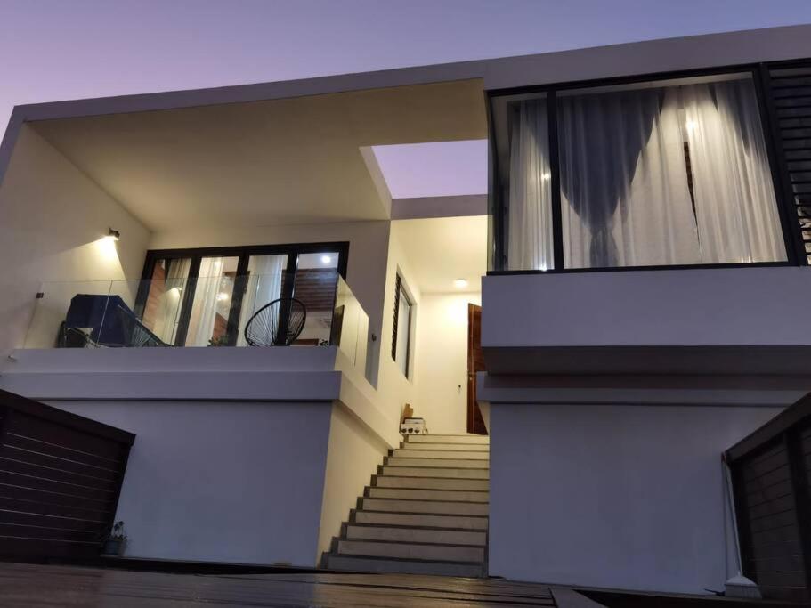 Villa Pereybère White Pearl view 2