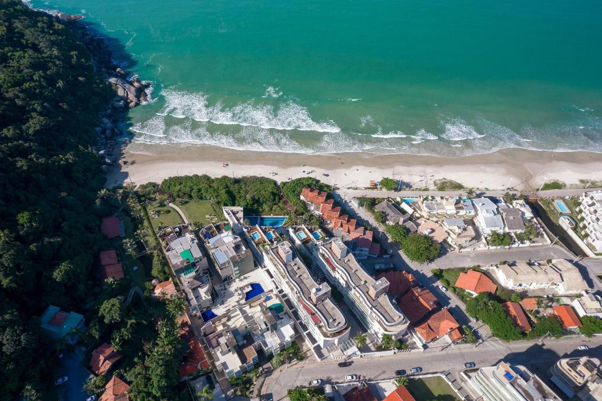 Varandas 01 B - Confortável Apartamento em Condomínio de luxo a beira mar com Piscina climatizada e Academia