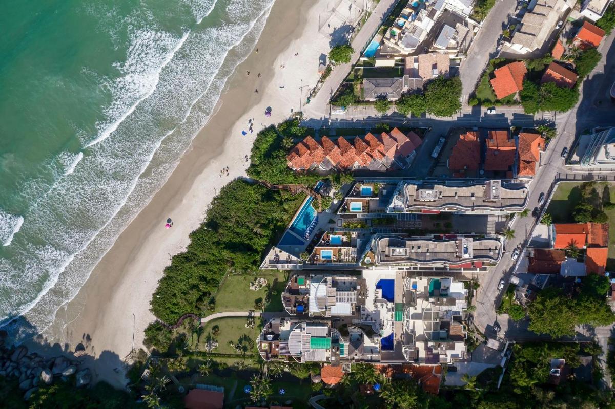 Varandas 01 B - Confortável Apartamento em Condomínio de luxo a beira mar com Piscina climatizada e Academia