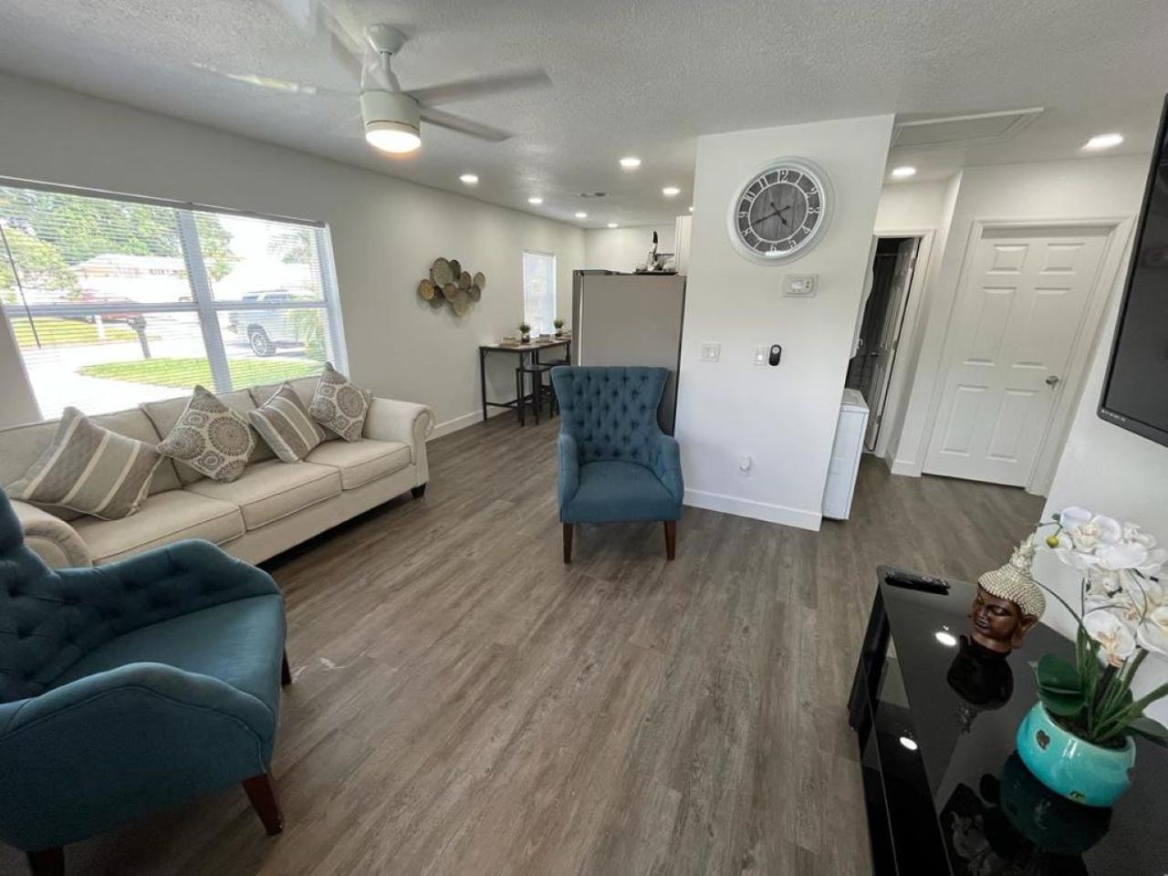 Incredible comfortable apartments near the airport and beaches view 3