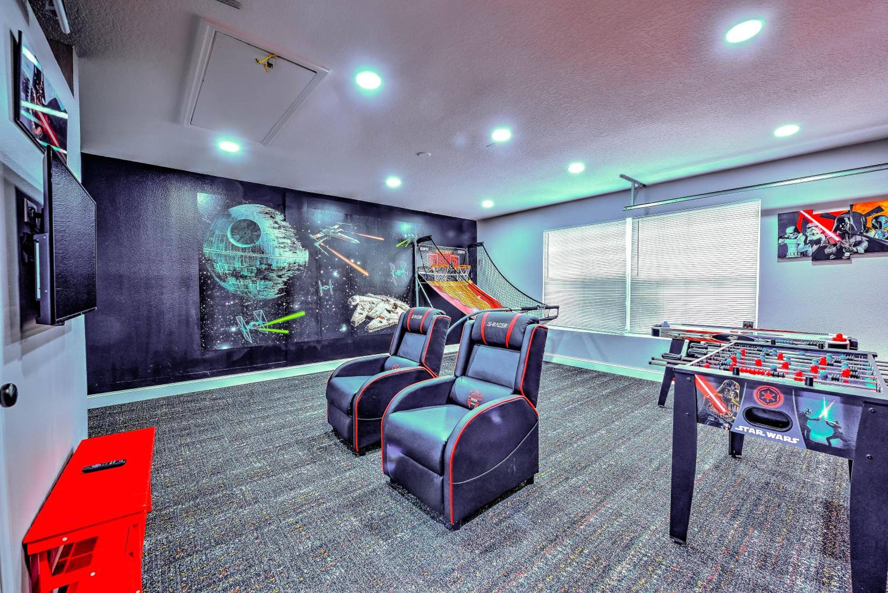 Private Pool, Game Room, Near Disney And Universal!!
