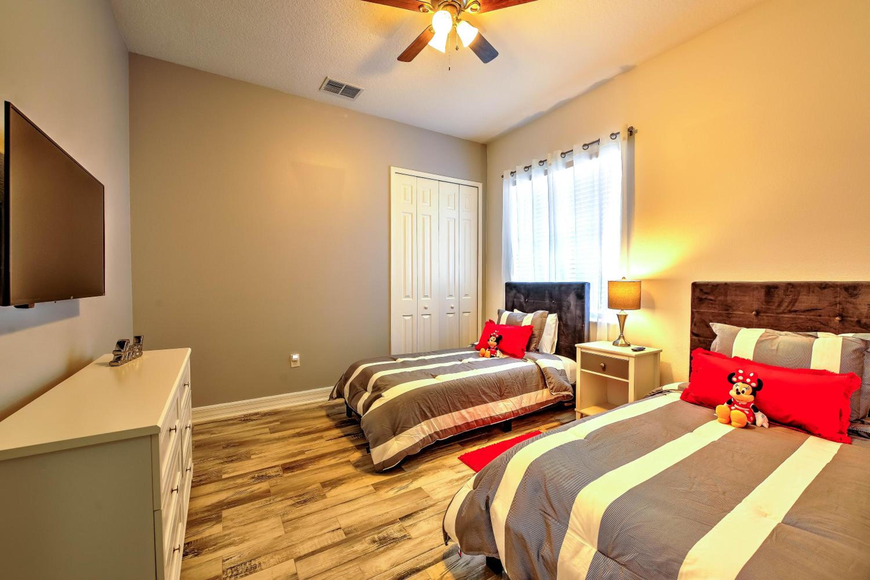 Private Pool, Game Room, Near Disney And Universal!!