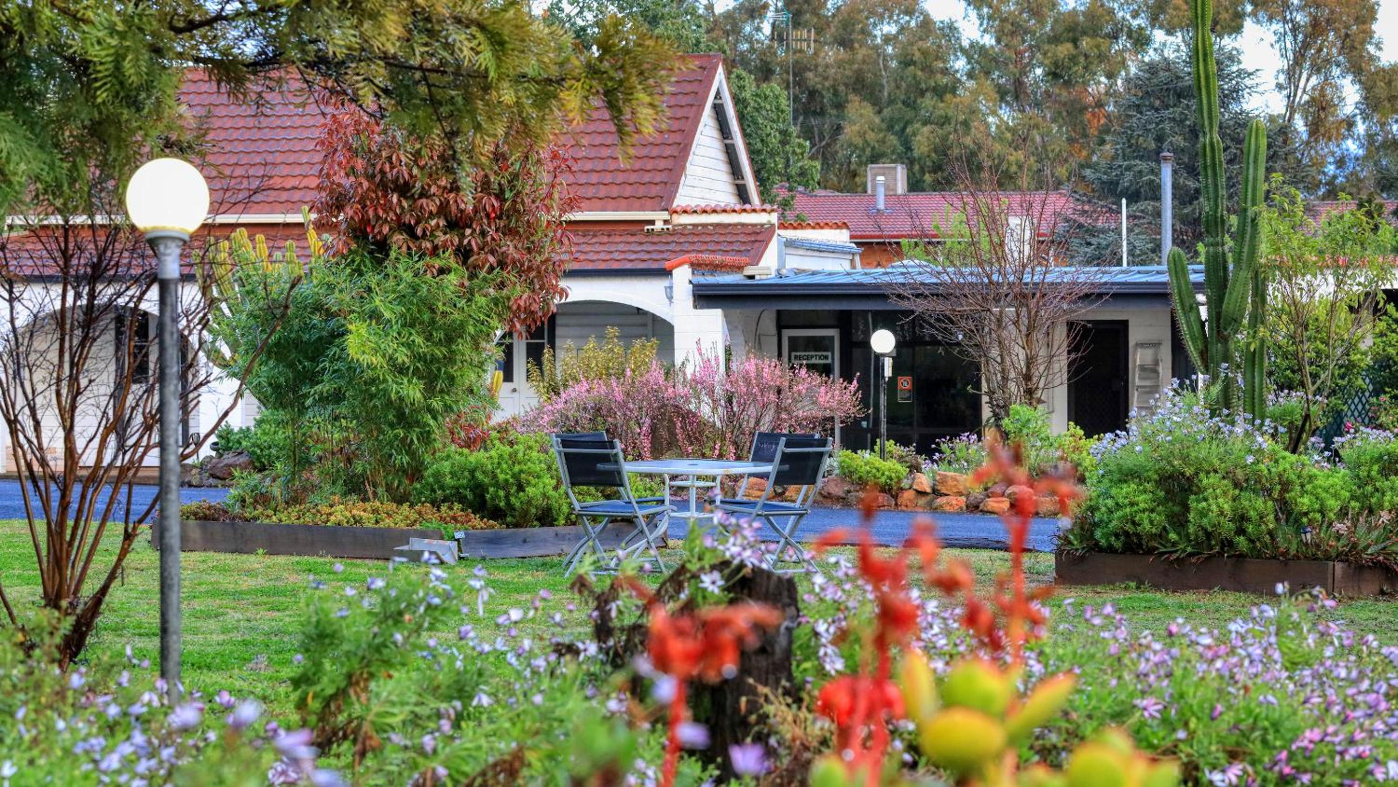 Azalea Motel