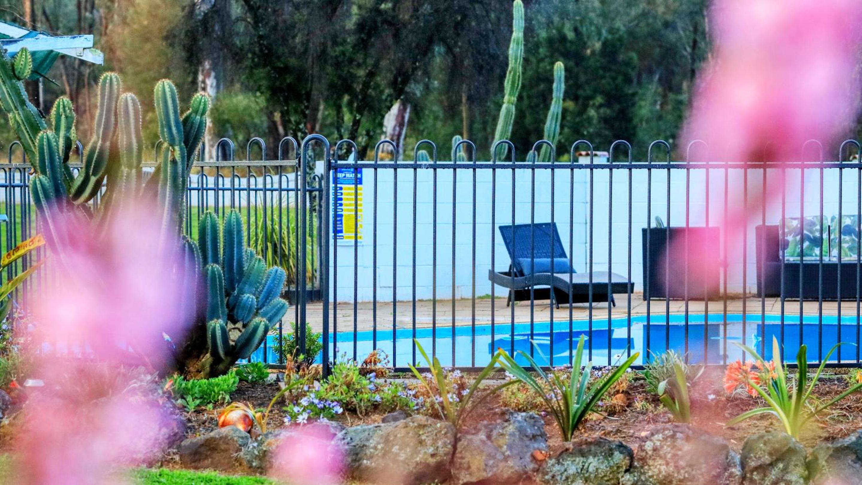 Azalea Motel