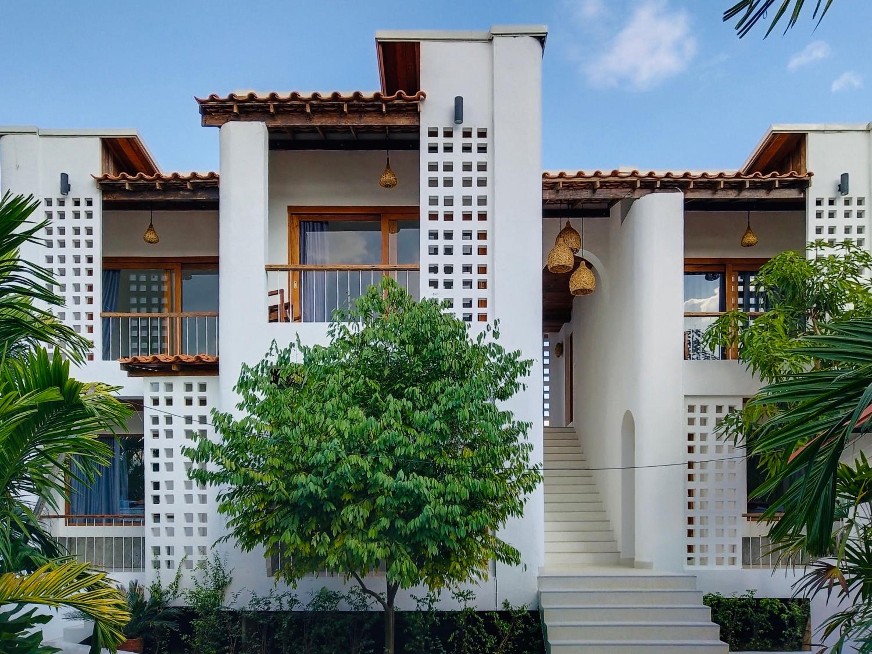 Hotel Canary Guesthouse - Image 1