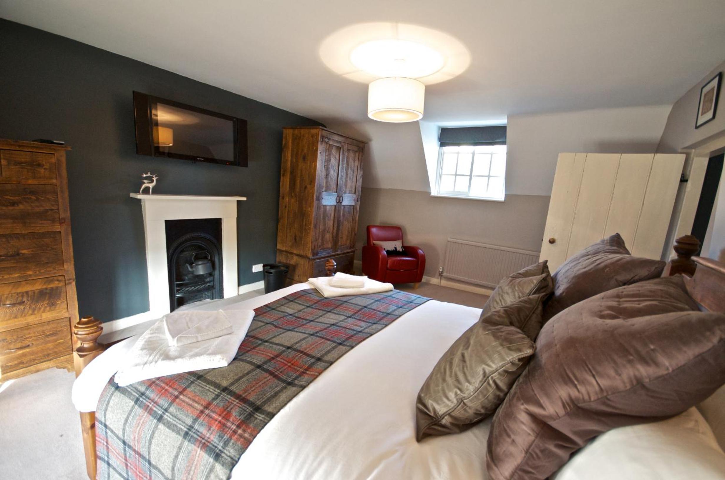 Stunning Yew Tree Cottage view 3