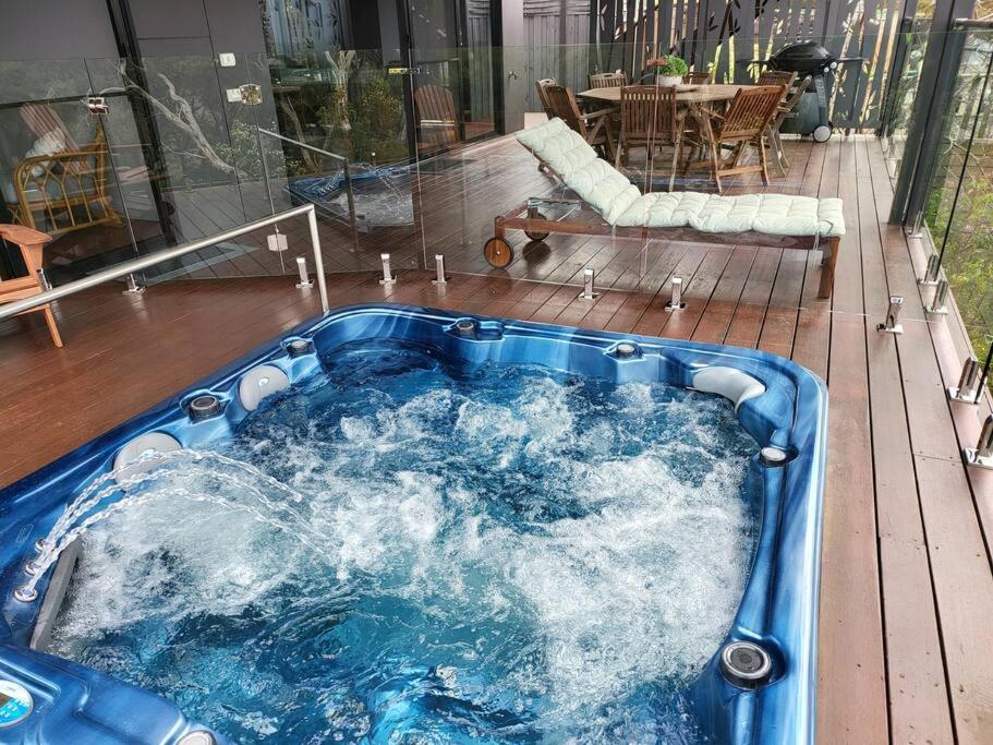 Alogara House, Modern, 6 bedrooms with hot tub and views