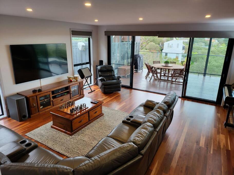 Alogara House, Modern, 6 bedrooms with hot tub and views