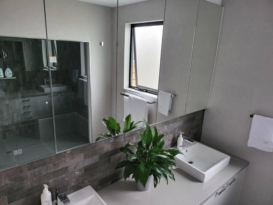 Alogara House, Modern, 6 bedrooms with hot tub and views