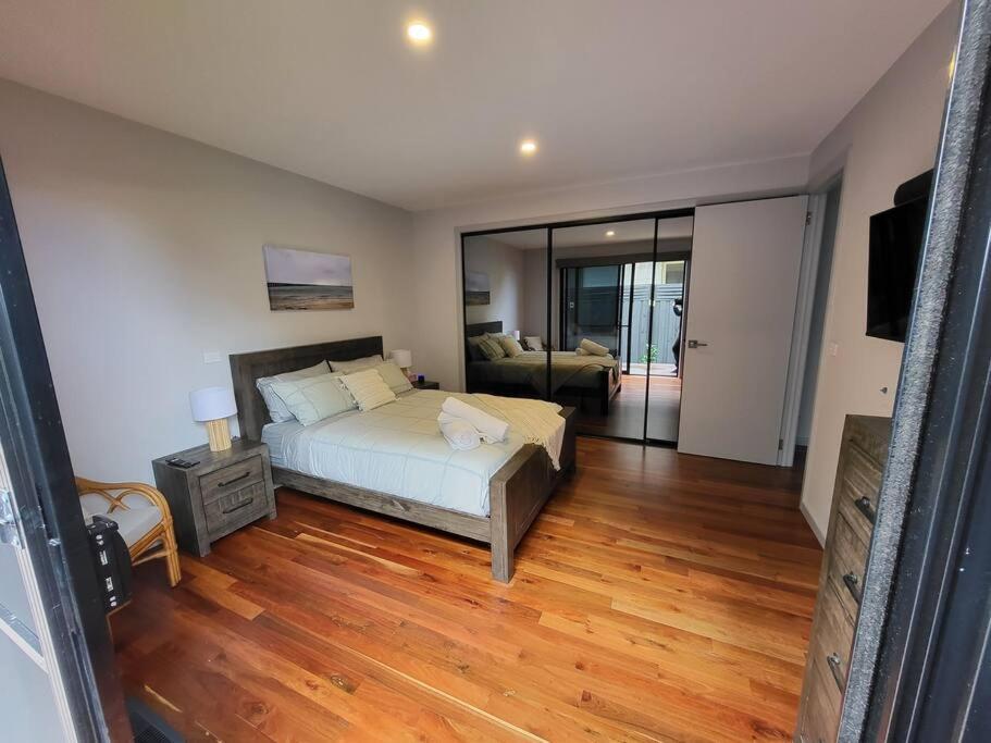 Alogara House, Modern, 6 bedrooms with hot tub and views