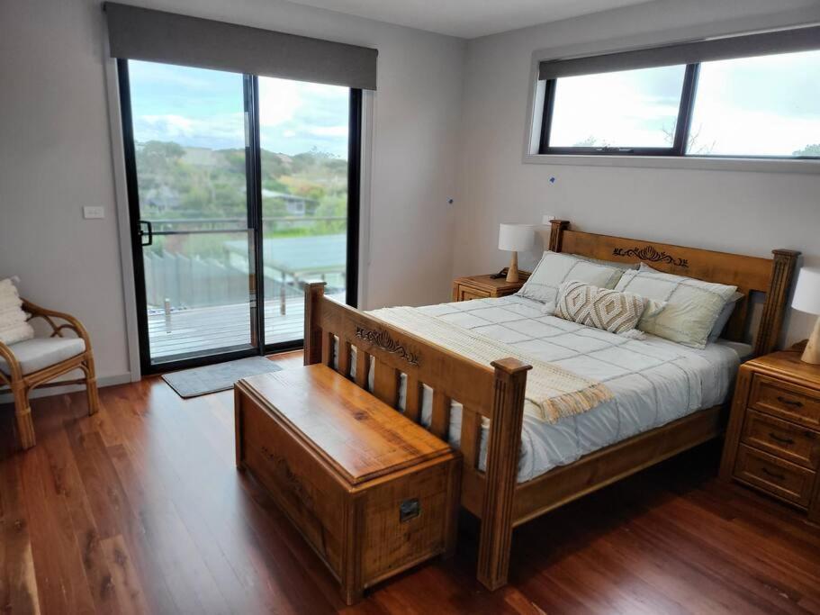 Alogara House, Modern, 6 bedrooms with hot tub and views