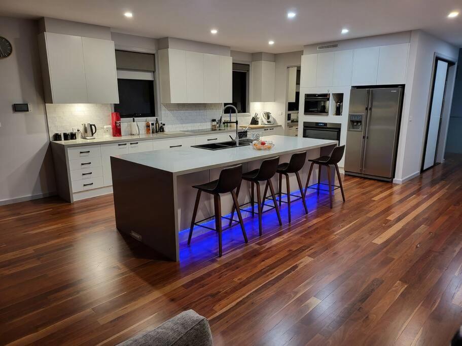 Alogara House, Modern, 6 bedrooms with hot tub and views