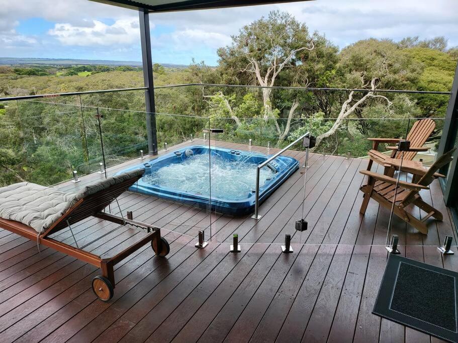 Alogara House, Modern, 6 bedrooms with hot tub and views