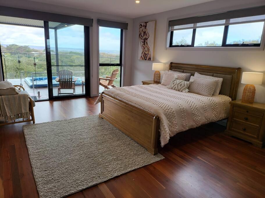 Alogara House, Modern, 6 bedrooms with hot tub and views