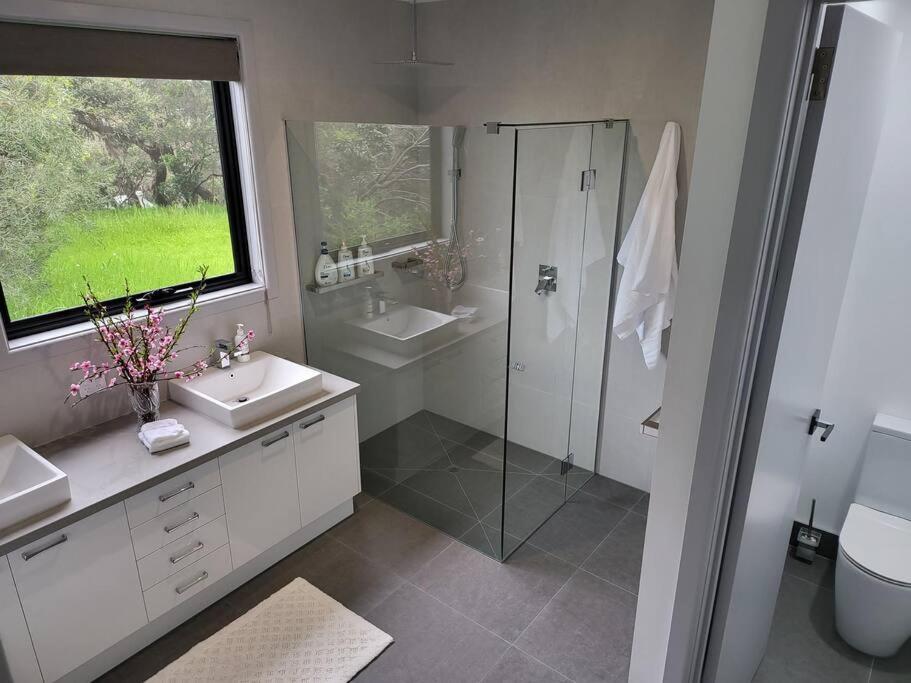 Alogara House, Modern, 6 bedrooms with hot tub and views