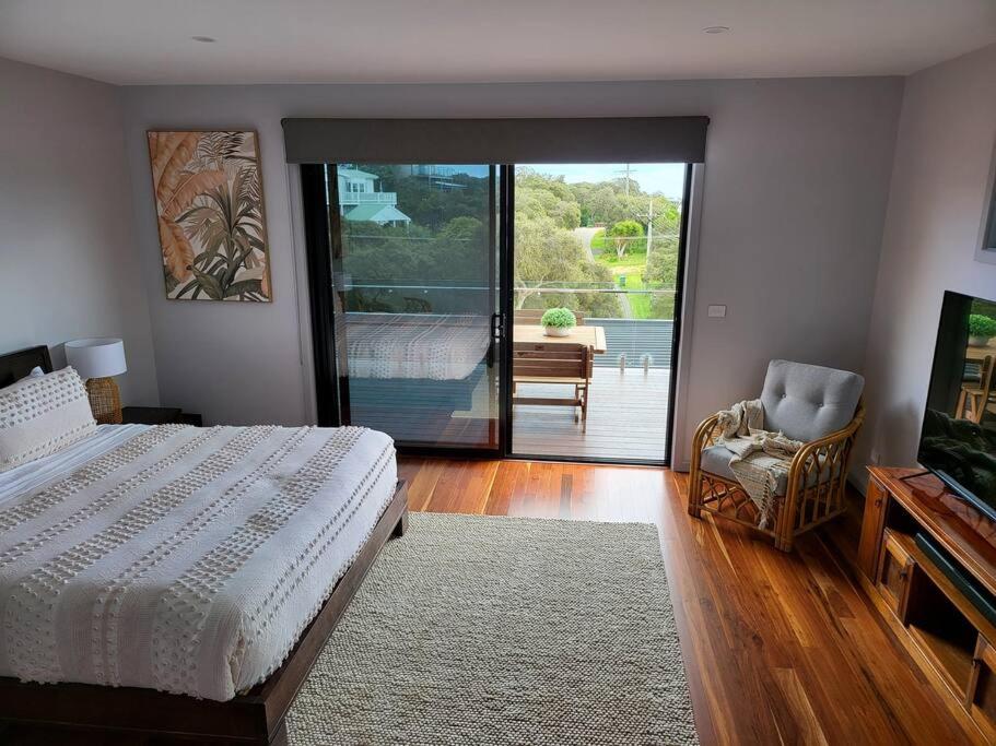 Alogara House, Modern, 6 bedrooms with hot tub and views
