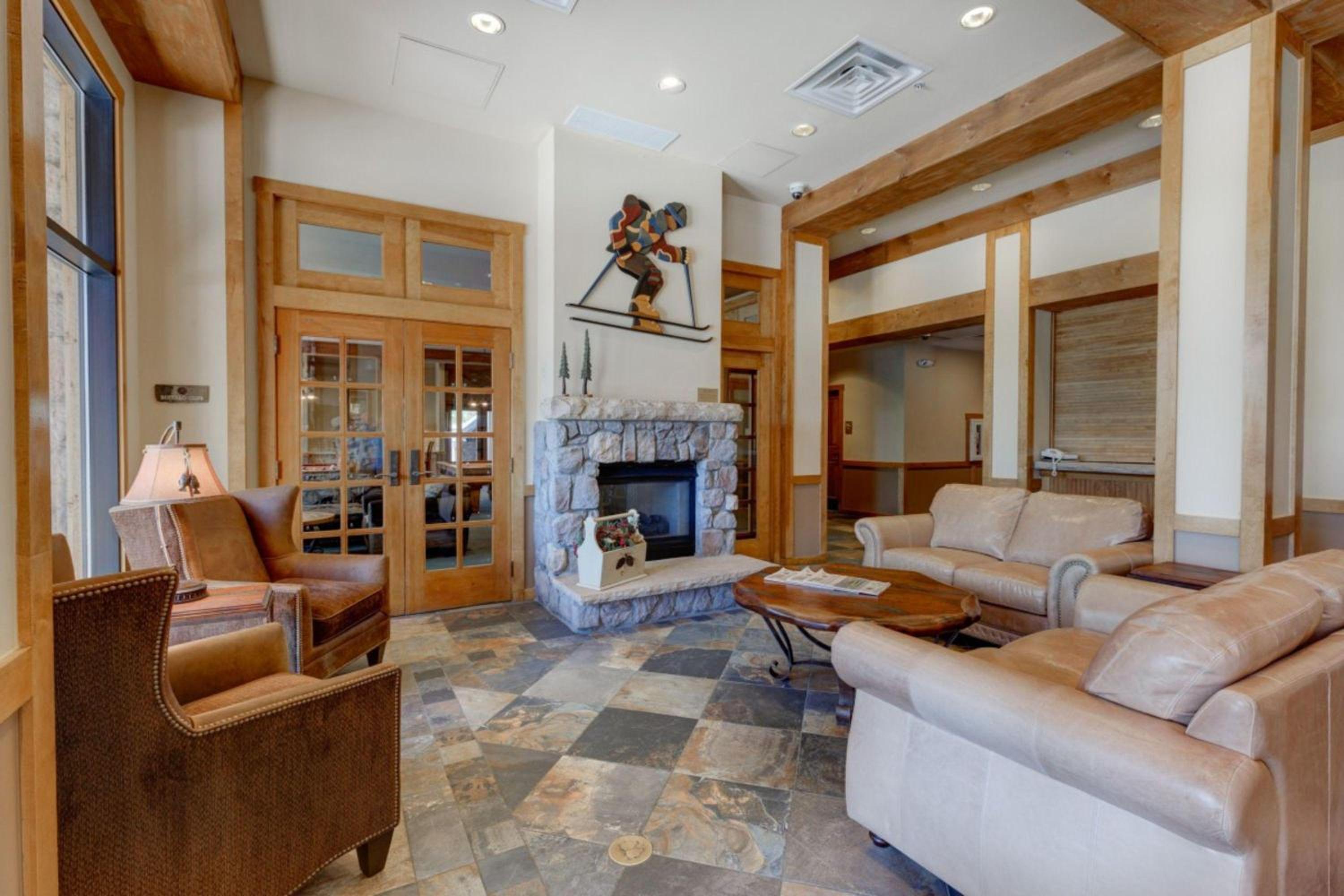 Buffalo Lodge by Summit County Mountain Retreats view 3
